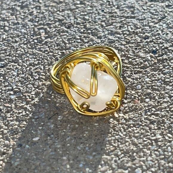 MILKY QUARTZ WIREWRAPPED GEMSTONE CHUNKY RING - Picture 2 of 5